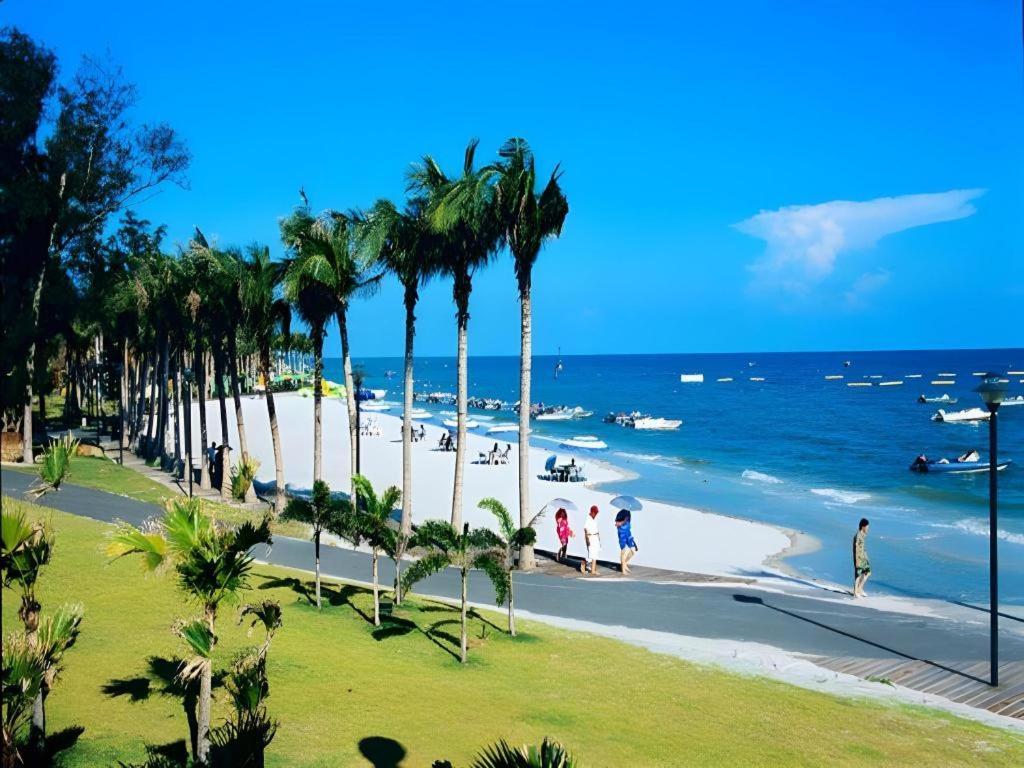 Excemon Beach Hotel Beihai Bagian luar foto
