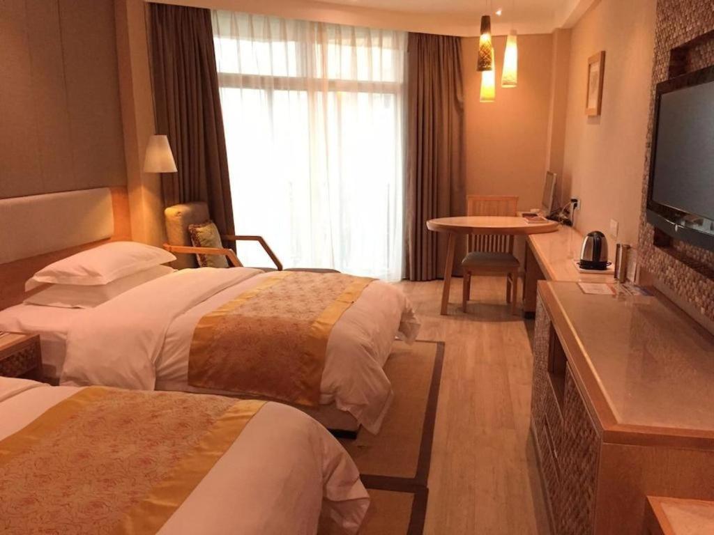 Excemon Beach Hotel Beihai Bagian luar foto