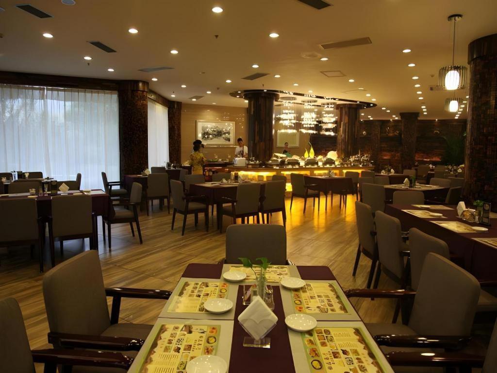Excemon Beach Hotel Beihai Bagian luar foto