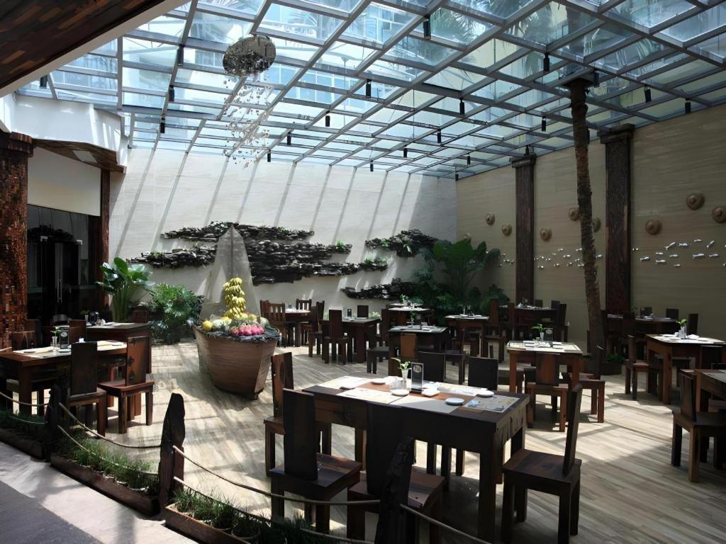 Excemon Beach Hotel Beihai Bagian luar foto