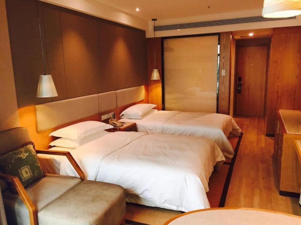Excemon Beach Hotel Beihai Bagian luar foto