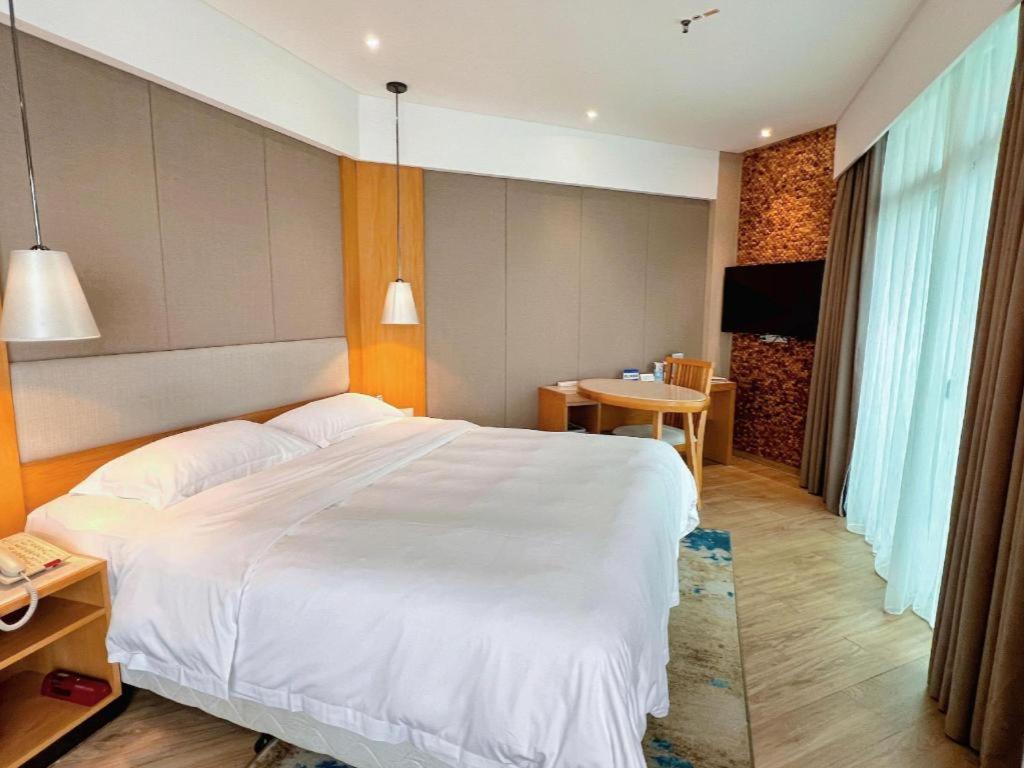 Excemon Beach Hotel Beihai Bagian luar foto