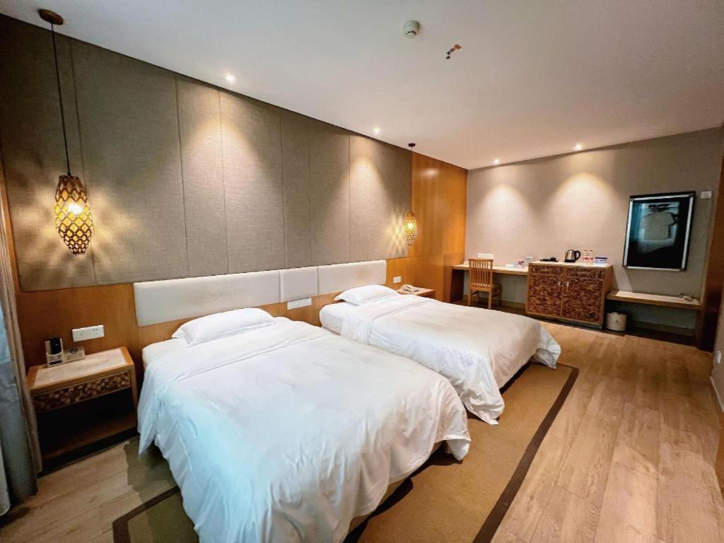 Excemon Beach Hotel Beihai Bagian luar foto