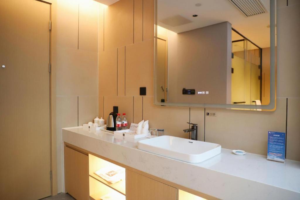 Excemon Beach Hotel Beihai Bagian luar foto