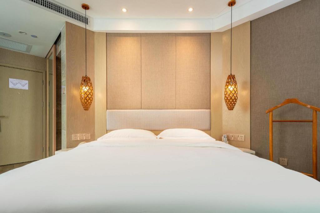 Excemon Beach Hotel Beihai Bagian luar foto