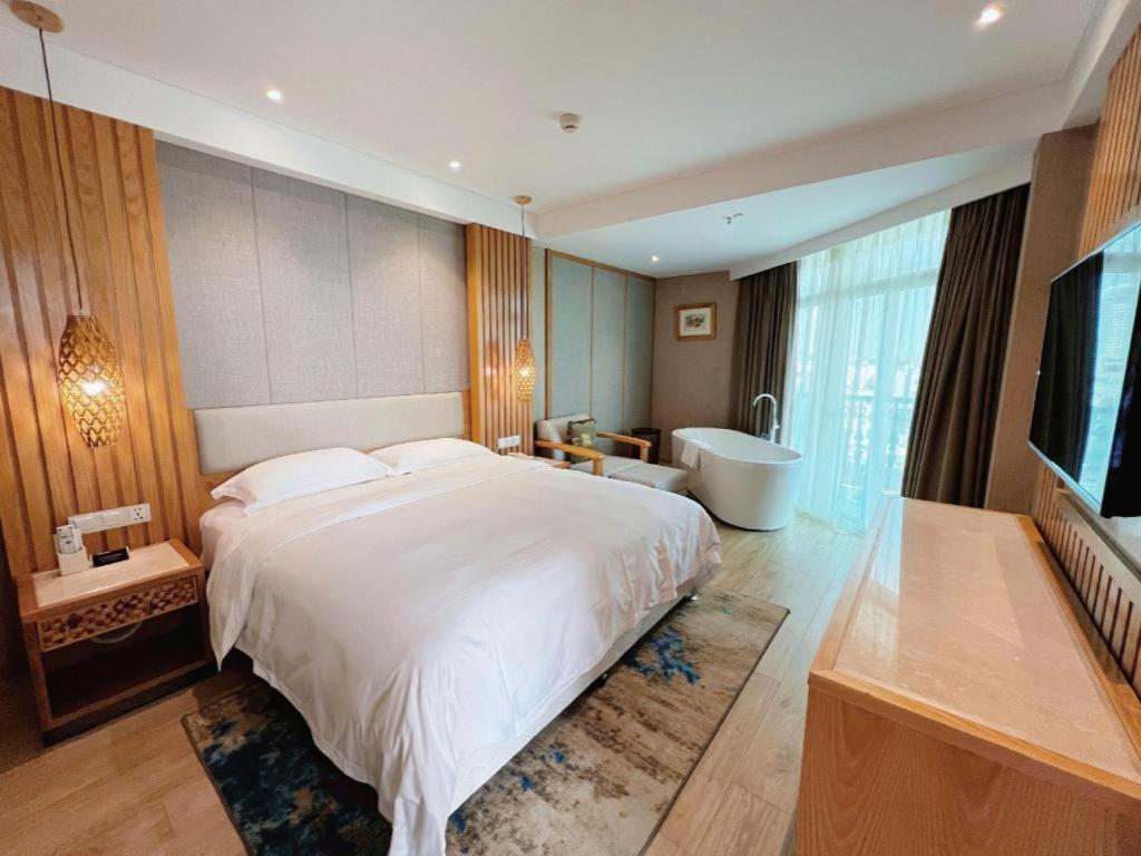 Excemon Beach Hotel Beihai Bagian luar foto