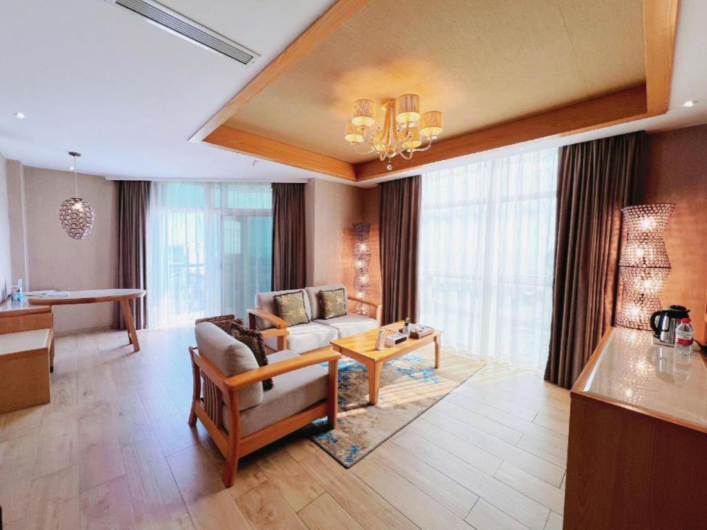 Excemon Beach Hotel Beihai Bagian luar foto