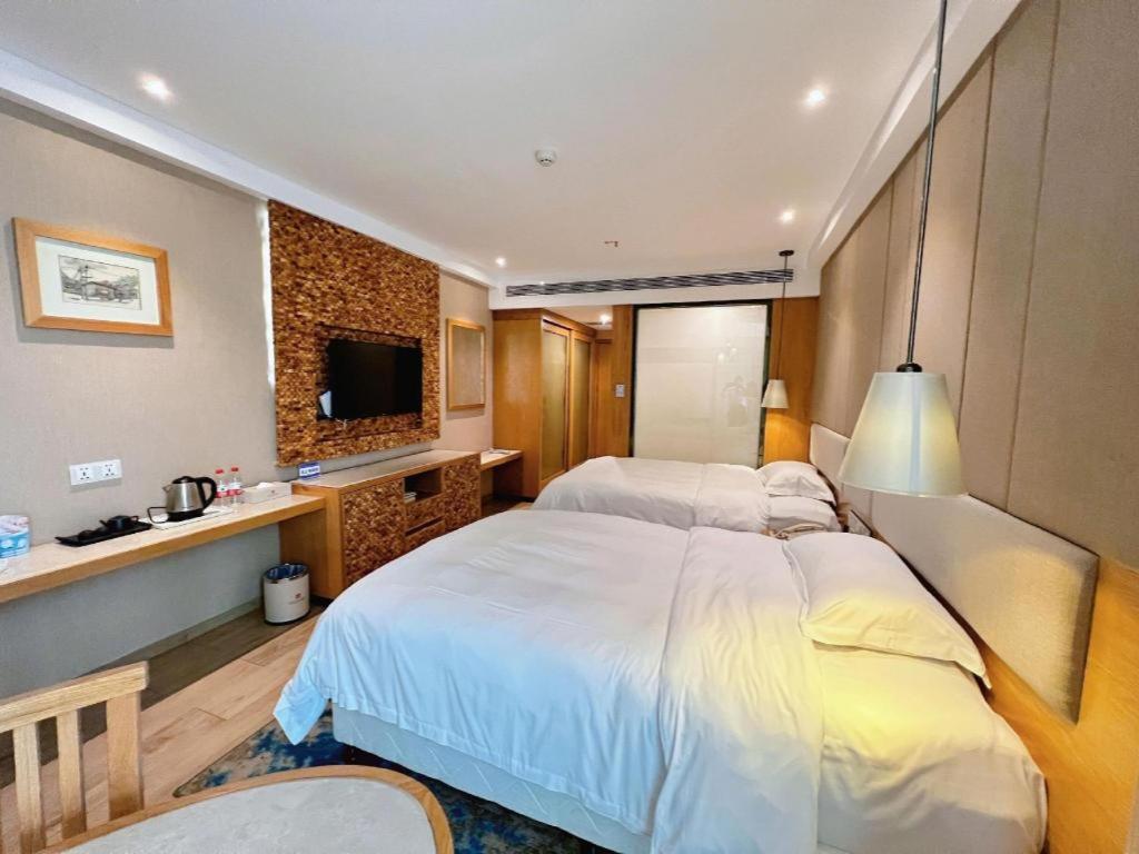 Excemon Beach Hotel Beihai Bagian luar foto